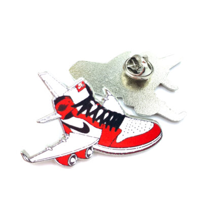 Zinc alloy die casting pins hard enamel metal logo badges wholesale single side design soft enamel hard enamel pins